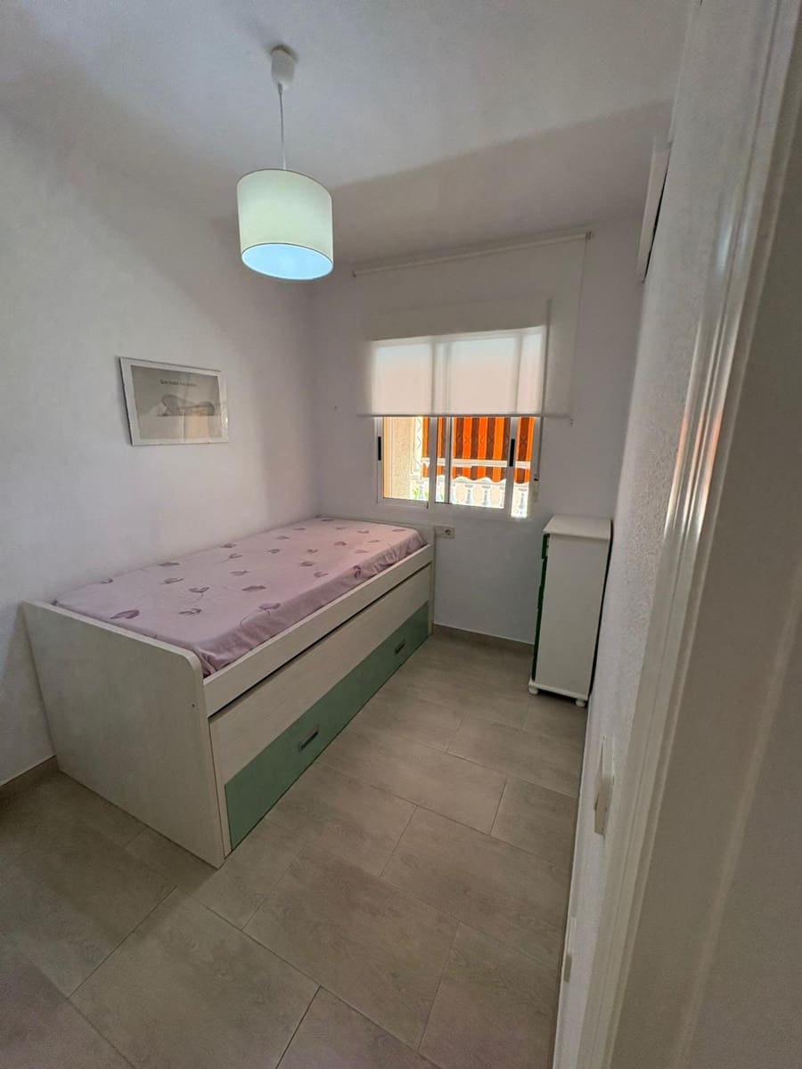 Appartement de 2 chambres à louer à Guardamar del Segura avec piscine - 750 € (Ref: 9128806)