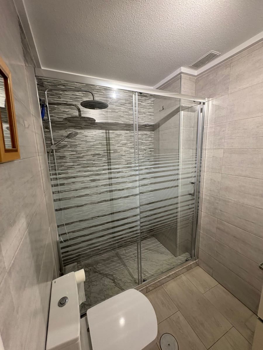 Appartement de 2 chambres à louer à Guardamar del Segura avec piscine - 750 € (Ref: 9128806)