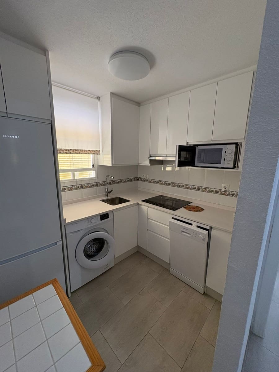 Appartement de 2 chambres à louer à Guardamar del Segura avec piscine - 750 € (Ref: 9128806)