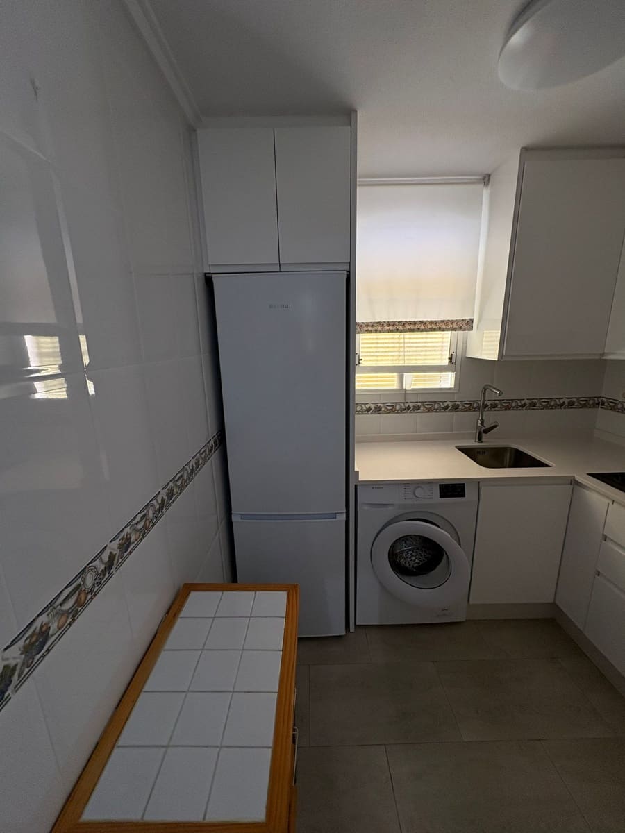 Appartement de 2 chambres à louer à Guardamar del Segura avec piscine - 750 € (Ref: 9128806)