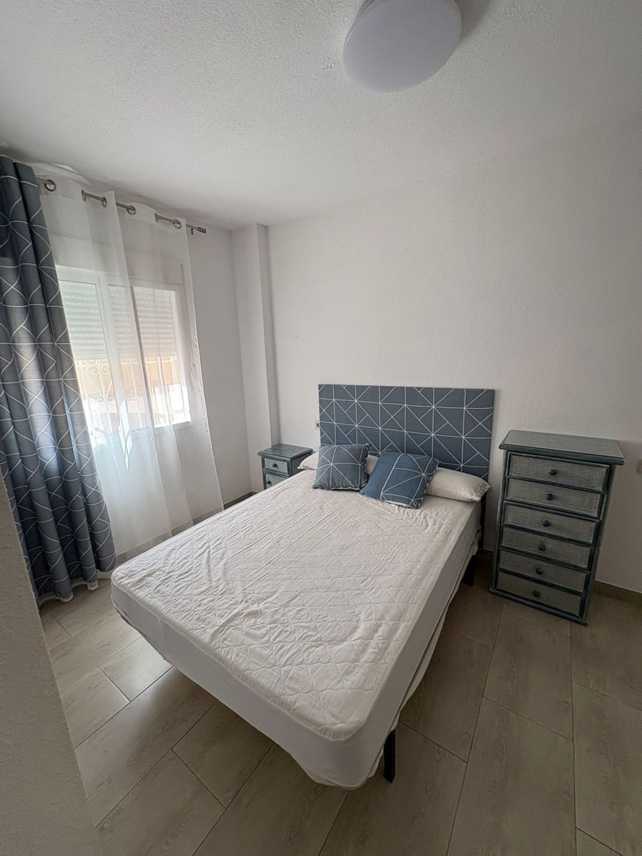 Appartement de 2 chambres à louer à Guardamar del Segura avec piscine - 750 € (Ref: 9128806)