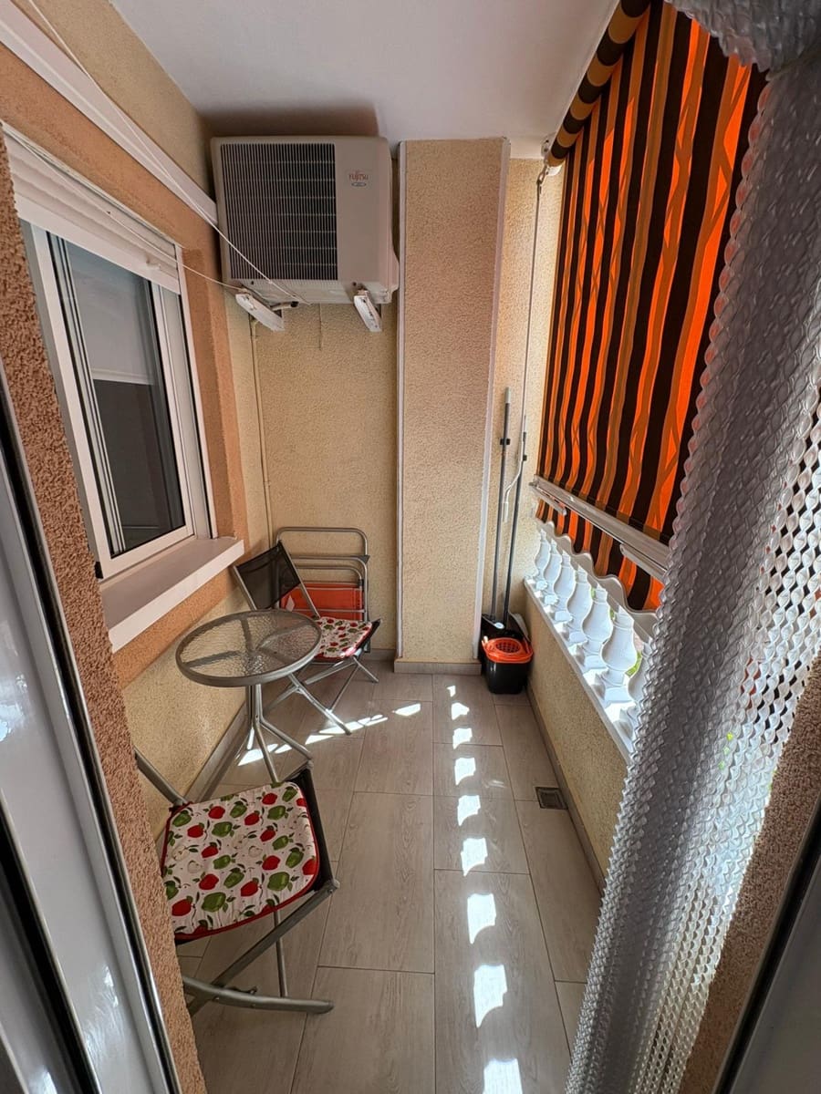 Appartement de 2 chambres à louer à Guardamar del Segura avec piscine - 750 € (Ref: 9128806)