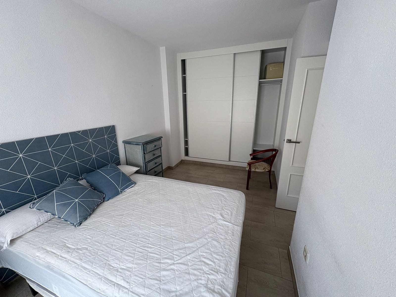 Appartement de 2 chambres à louer à Guardamar del Segura avec piscine - 750 € (Ref: 9128806)