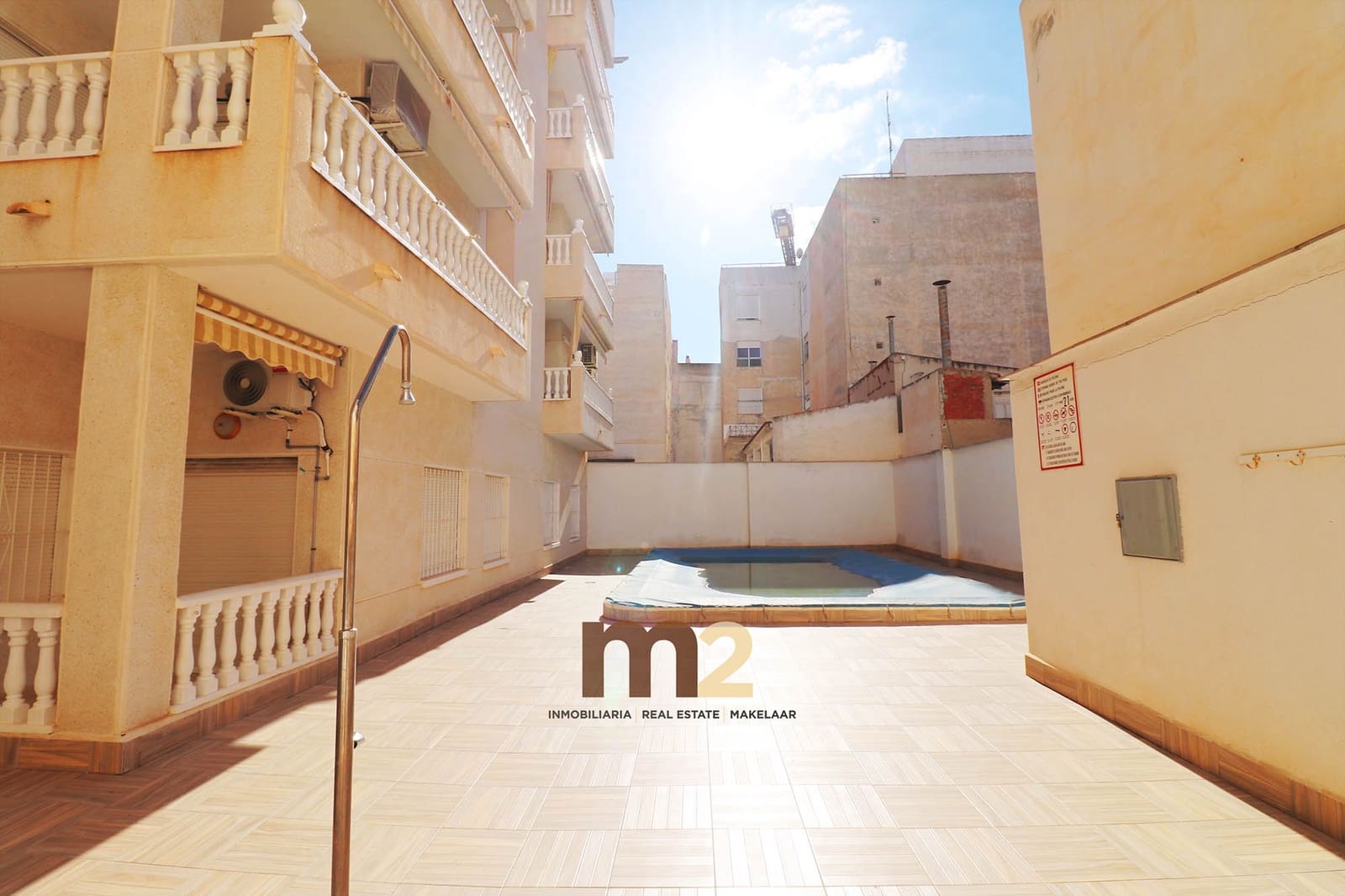 Apartamento de 2 habitaciones en Guardamar del Segura en venta con piscina - 137.000 € (Ref: 9403715)