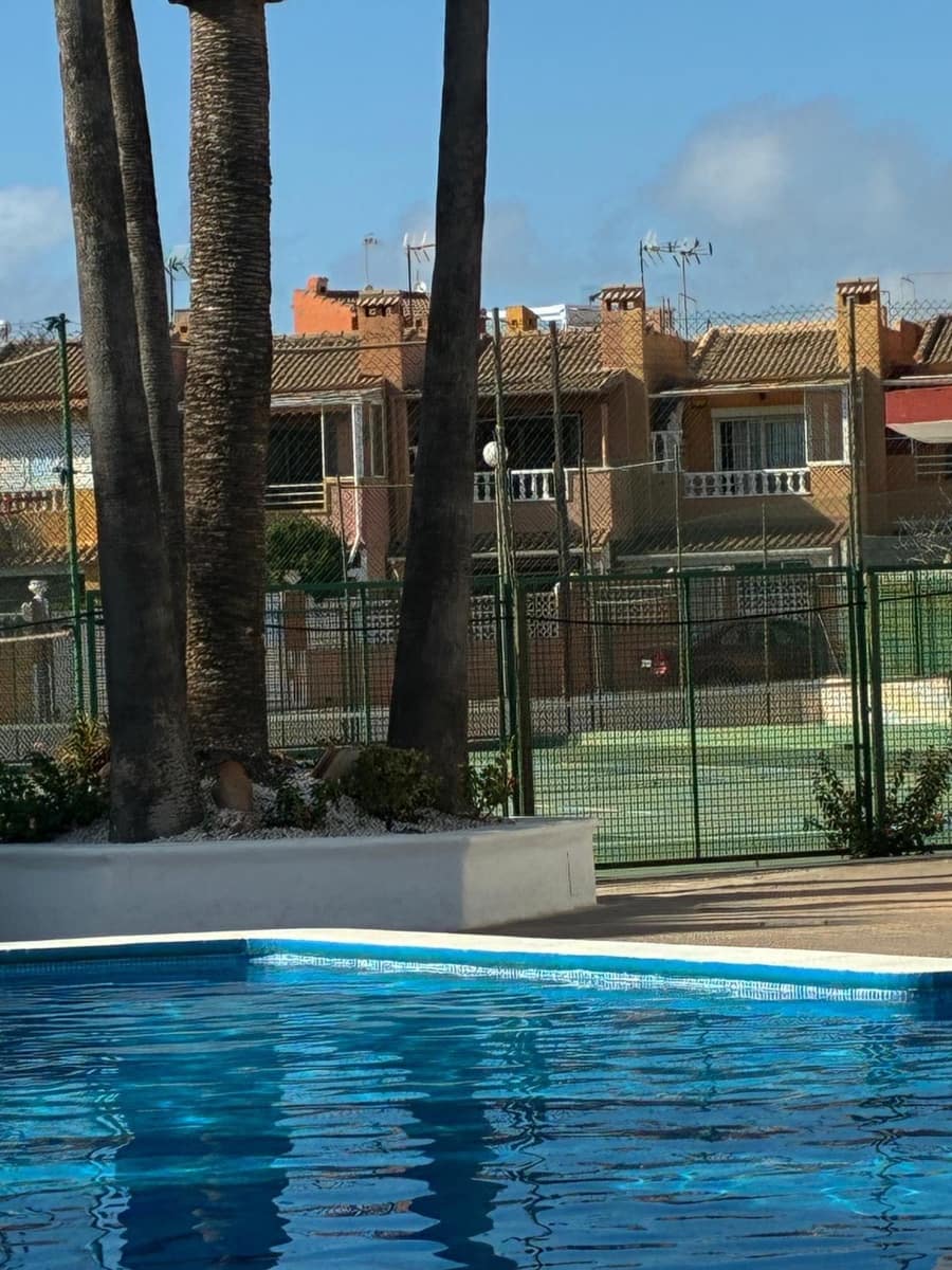 4 quarto Moradia para venda em Torrevieja com piscina - 375 000 € (Ref: 9453616)