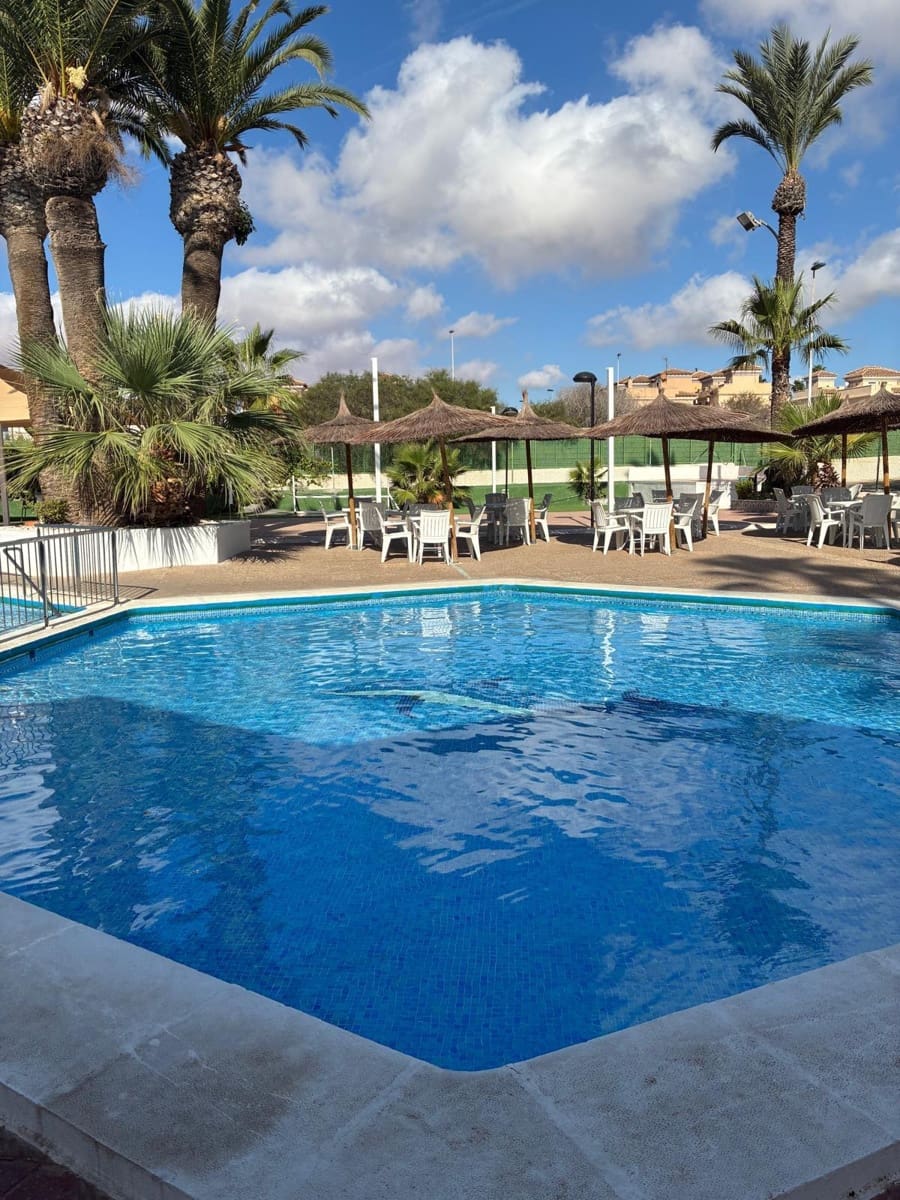 4 quarto Moradia para venda em Torrevieja com piscina - 375 000 € (Ref: 9453616)