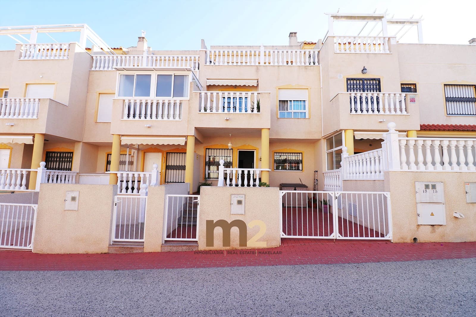 Bungalow de 3 habitaciones en Guardamar del Segura en venta con piscina garaje - 189.900 € (Ref: 9516310)