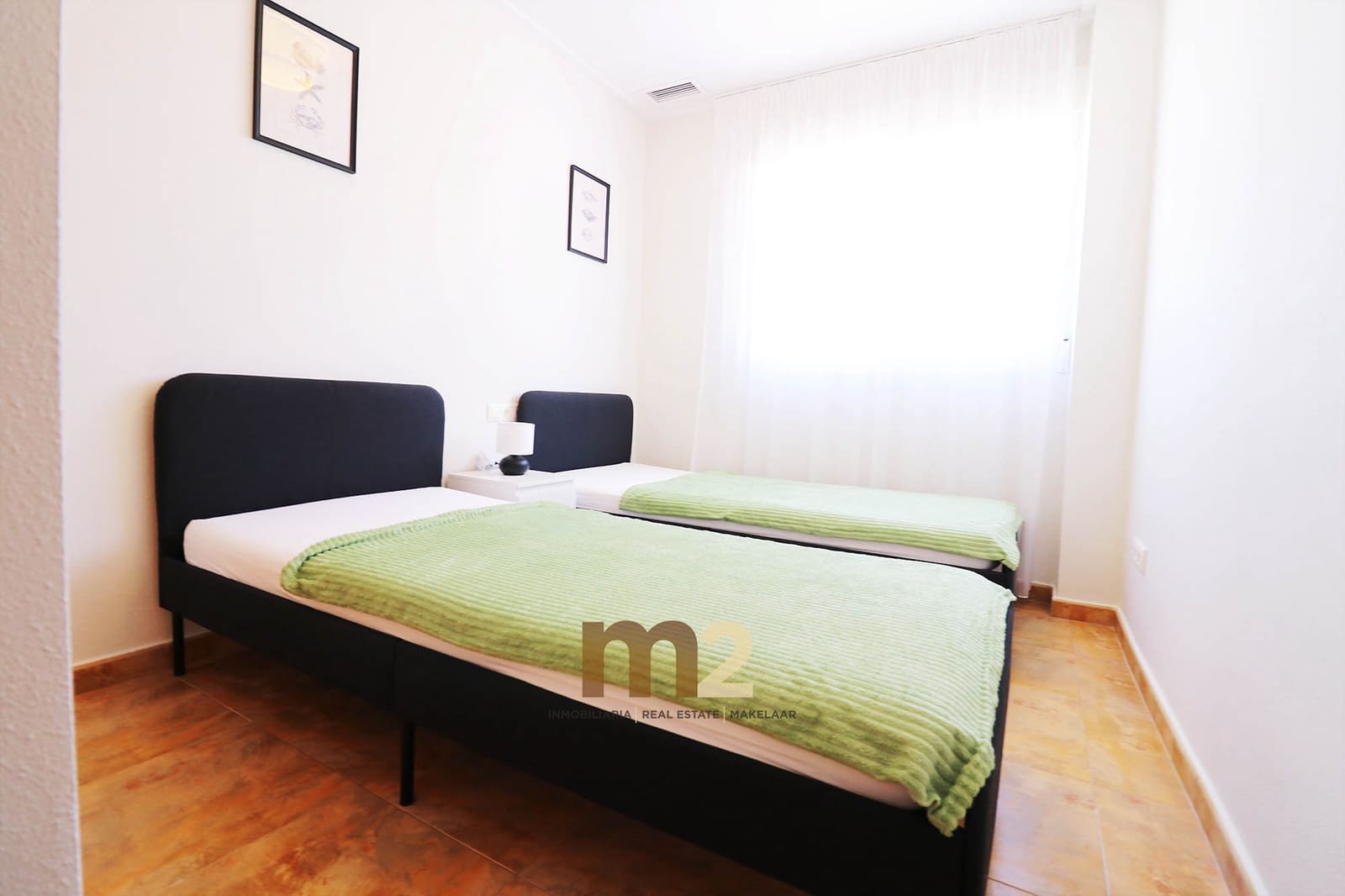 Apartamento de 2 habitaciones en Guardamar del Segura en alquiler con piscina garaje - 750 € (Ref: 9685667)