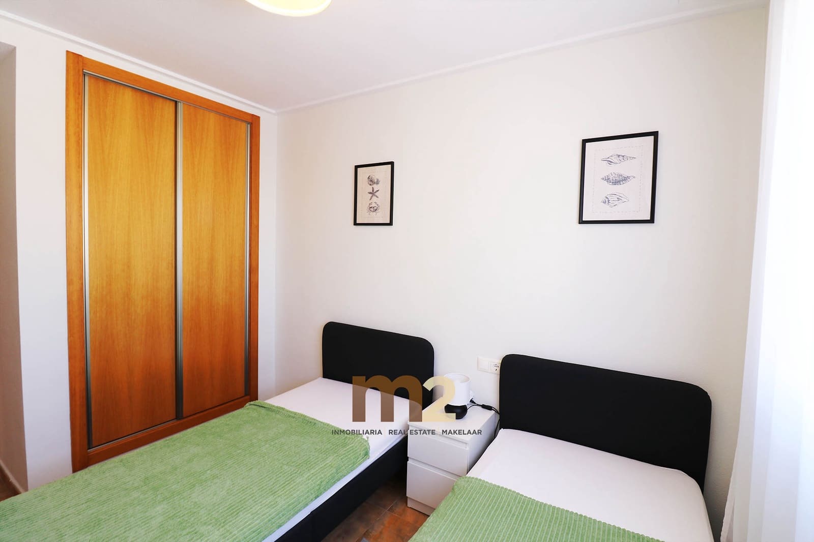 Apartamento de 2 habitaciones en Guardamar del Segura en alquiler con piscina garaje - 750 € (Ref: 9685667)