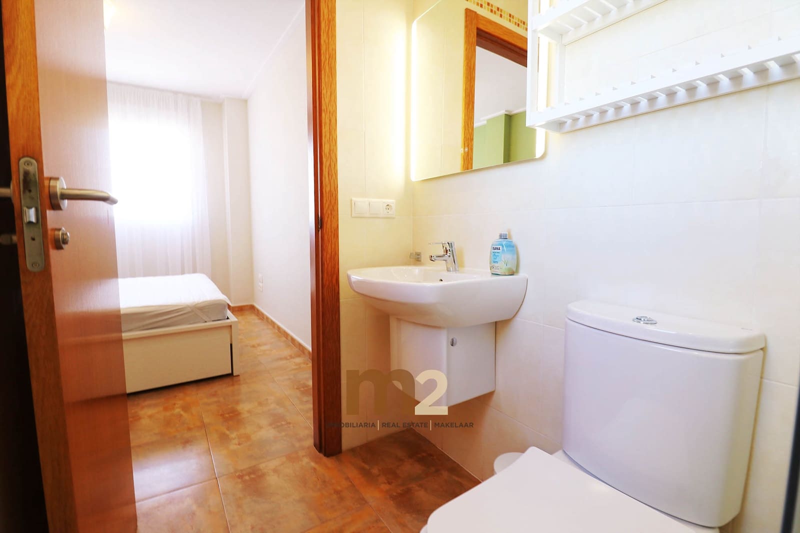 Apartamento de 2 habitaciones en Guardamar del Segura en alquiler con piscina garaje - 750 € (Ref: 9685667)