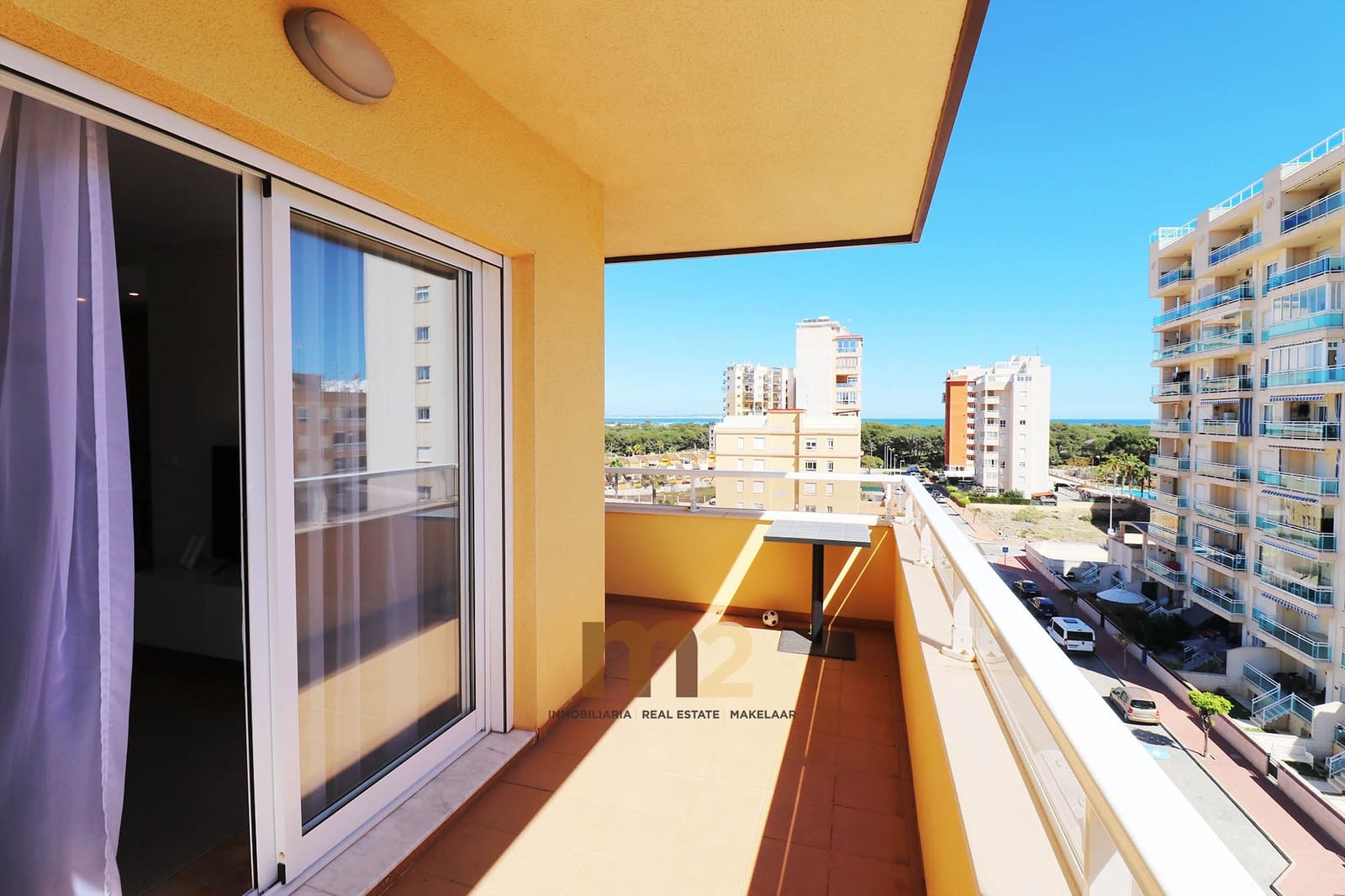 Apartamento de 2 habitaciones en Guardamar del Segura en alquiler con piscina garaje - 750 € (Ref: 9685667)