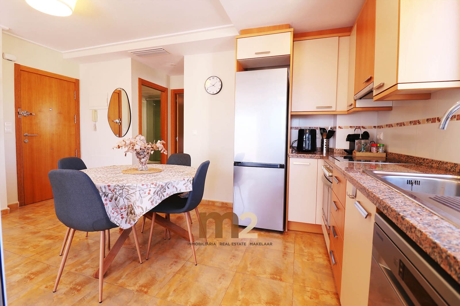 Apartamento de 2 habitaciones en Guardamar del Segura en alquiler con piscina garaje - 750 € (Ref: 9685667)