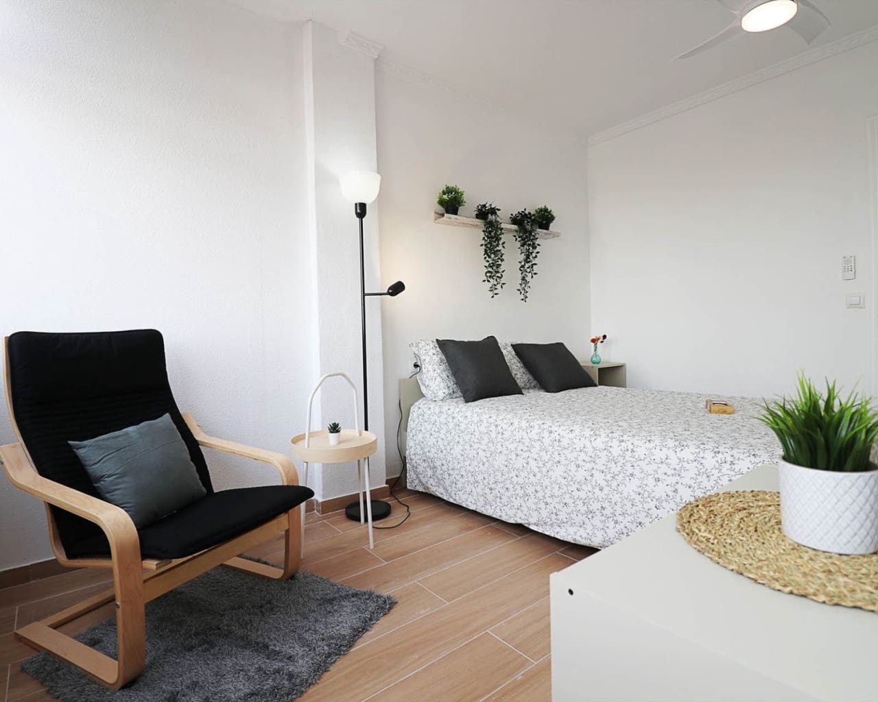 1 bedroom Apartment for rent in Torrevieja with pool - € 600 (Ref: 9730776)