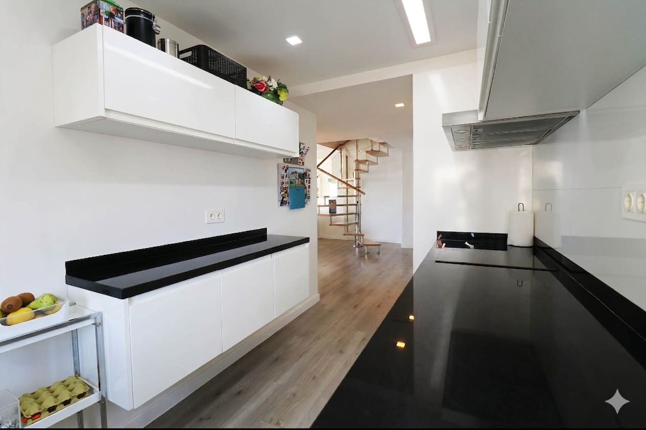 3 bedroom Apartment for sale in Guardamar del Segura with pool garage - € 437,500 (Ref: 9821327)