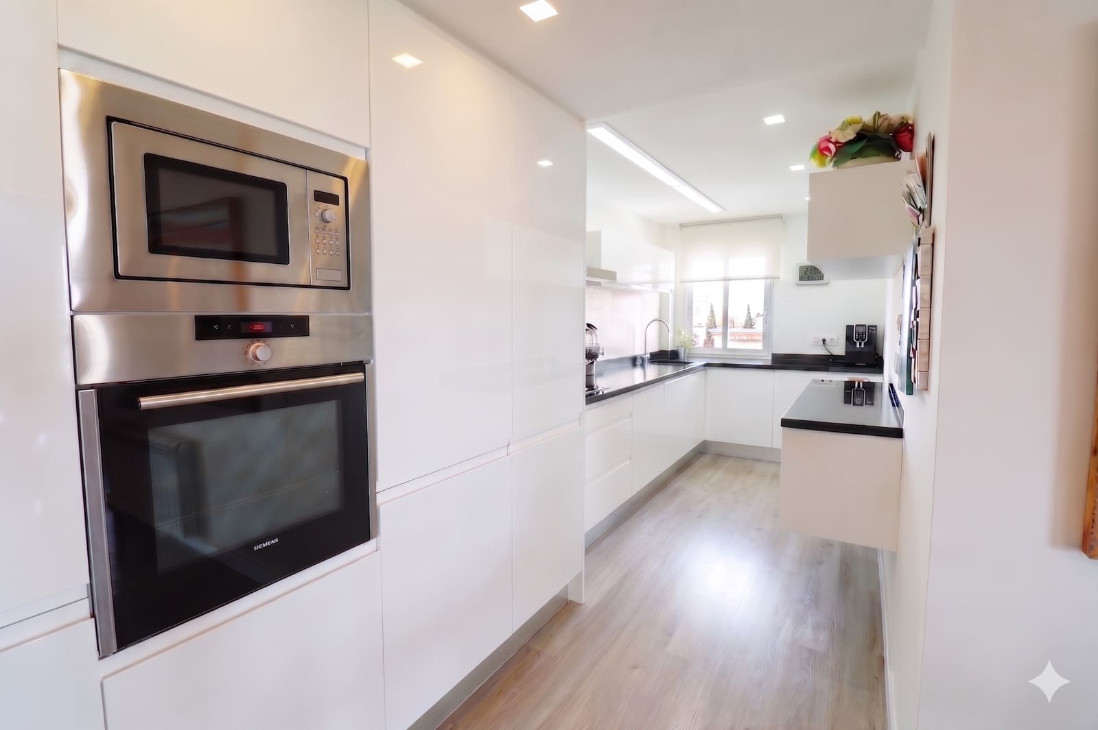3 bedroom Apartment for sale in Guardamar del Segura with pool garage - € 437,500 (Ref: 9821327)