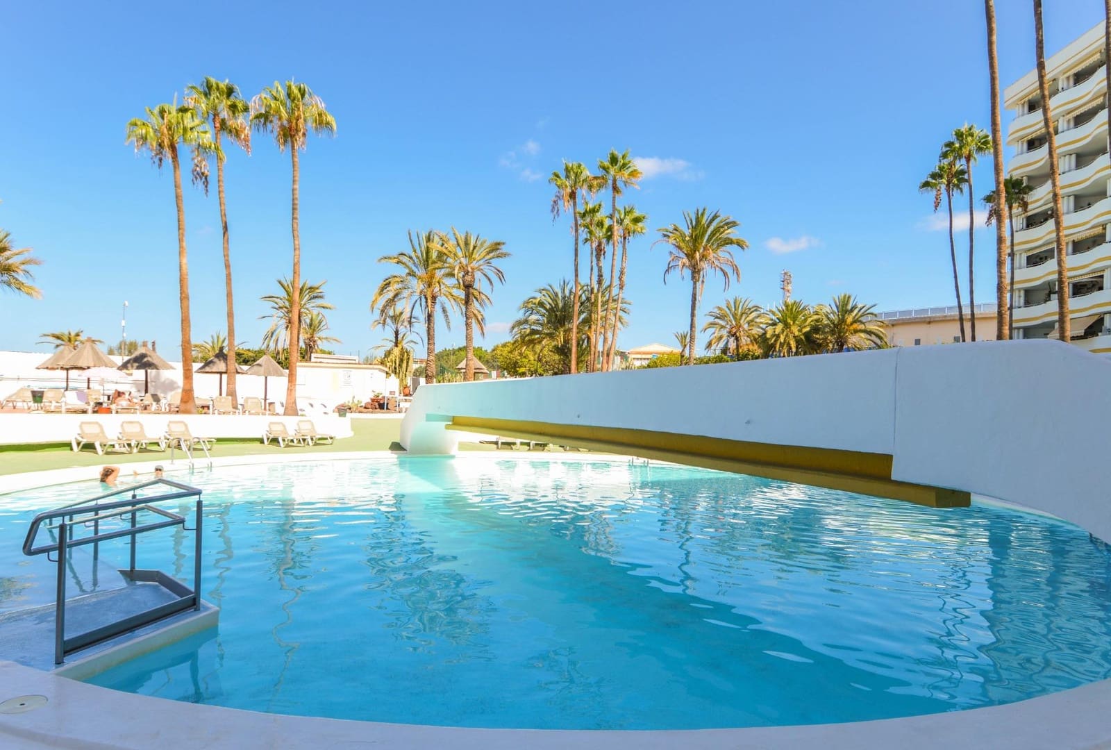 Apartamento de 1 habitación en Playa del Inglés en alquiler con piscina garaje - 1.200 € (Ref: 10013447)