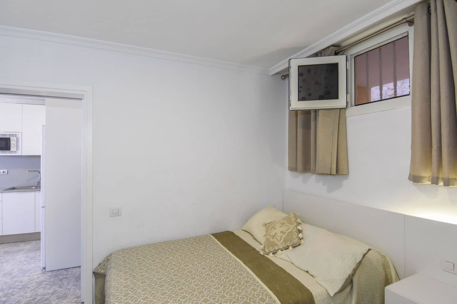 1 slaapkamer Appartement te huur in Patalavaca met zwembad garage - € 950 (Ref: 10068054)