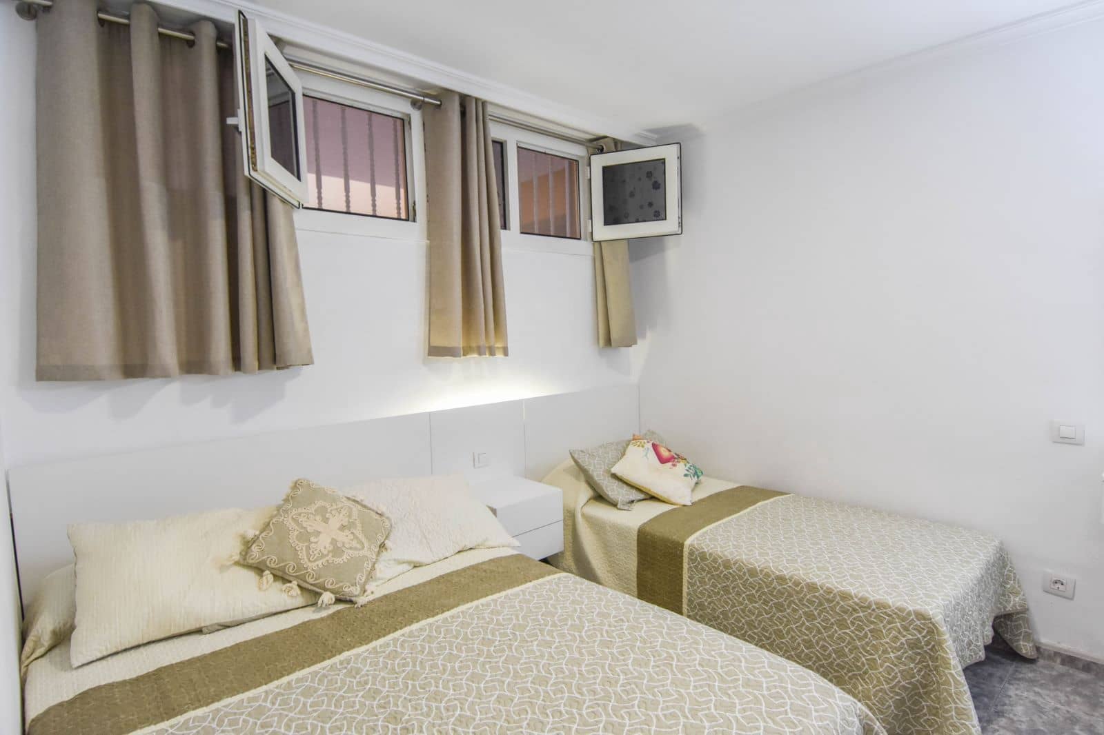 1 slaapkamer Appartement te huur in Patalavaca met zwembad garage - € 950 (Ref: 10068054)
