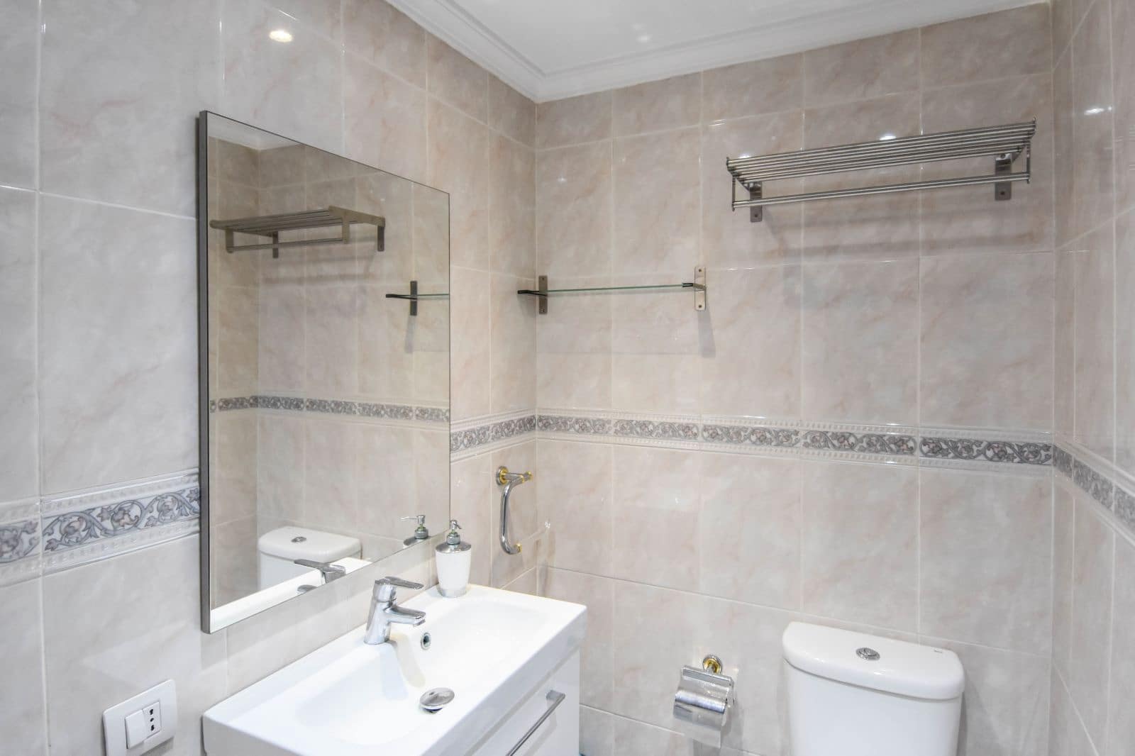 1 slaapkamer Appartement te huur in Patalavaca met zwembad garage - € 950 (Ref: 10068054)