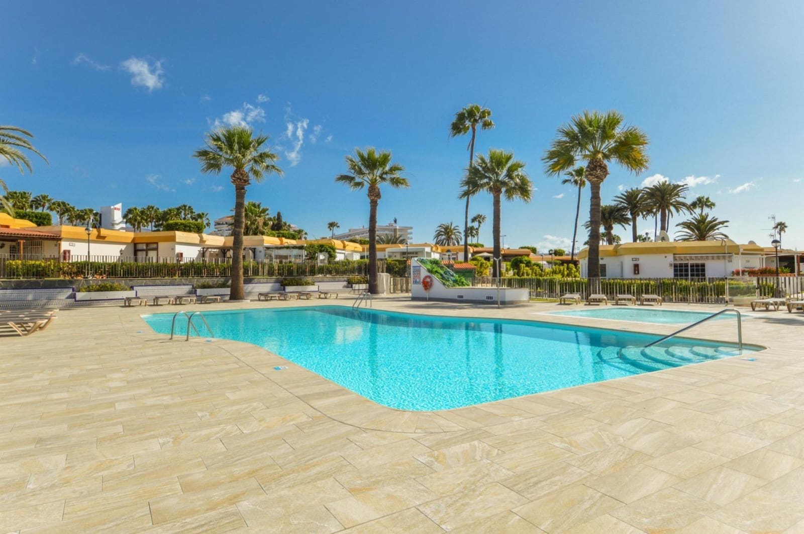 2 soverom Bungalow til leie i Playa del Ingles med svømmebasseng garasje - € 1 300 (Ref: 10081387)