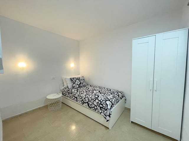 2 soverom Bungalow til leie i Playa del Inglés, San Bartolomé de Tirajana med svømmebasseng garasje - € 1 300 (Ref: 10081387)