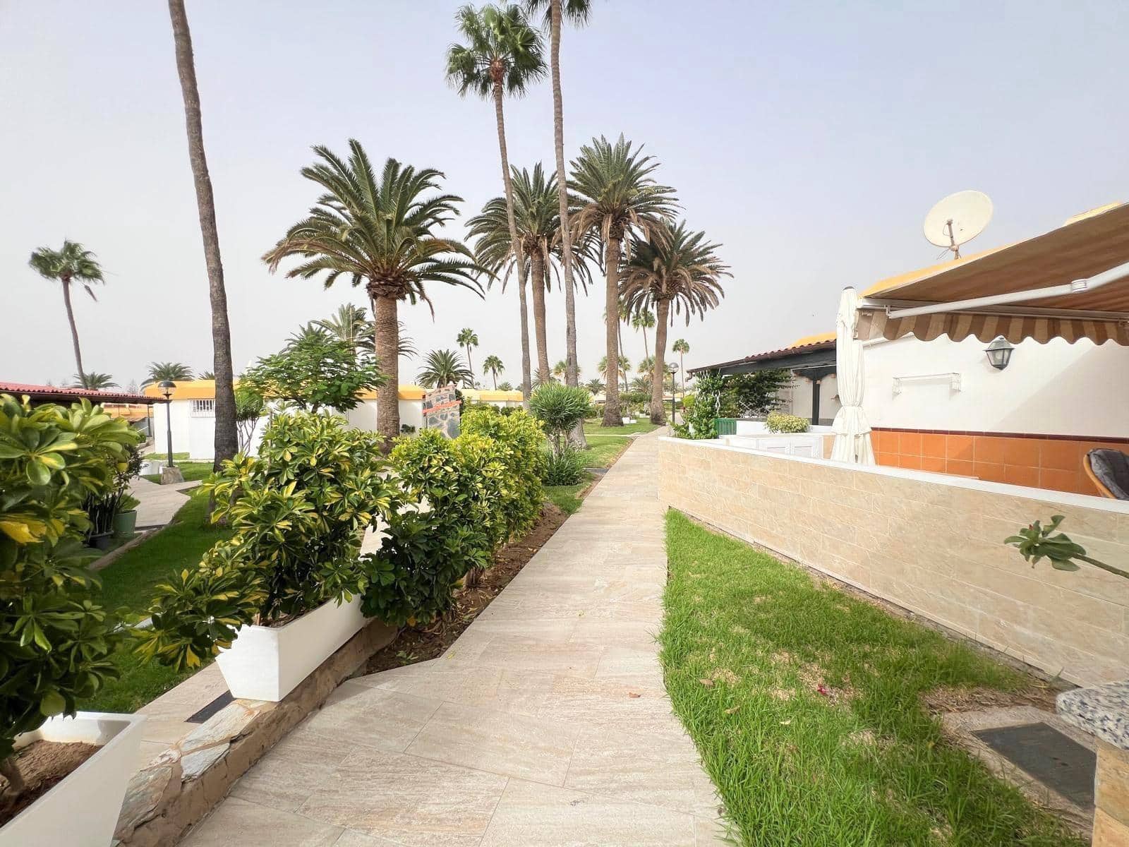 2 soverom Bungalow til leie i Playa del Ingles med svømmebasseng garasje - € 1 300 (Ref: 10081387)