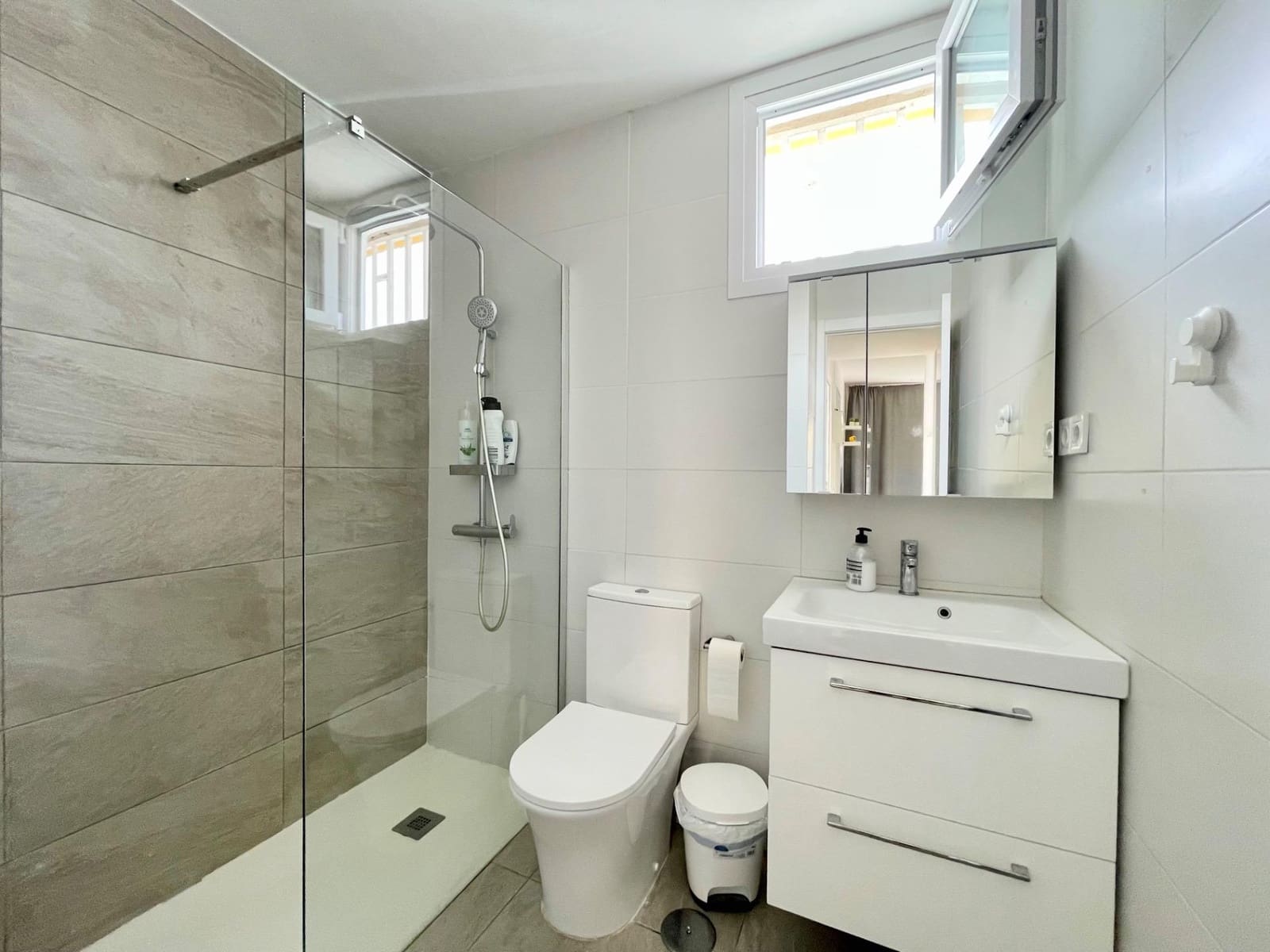 2 soverom Bungalow til leie i Playa del Ingles med svømmebasseng garasje - € 1 300 (Ref: 10081387)