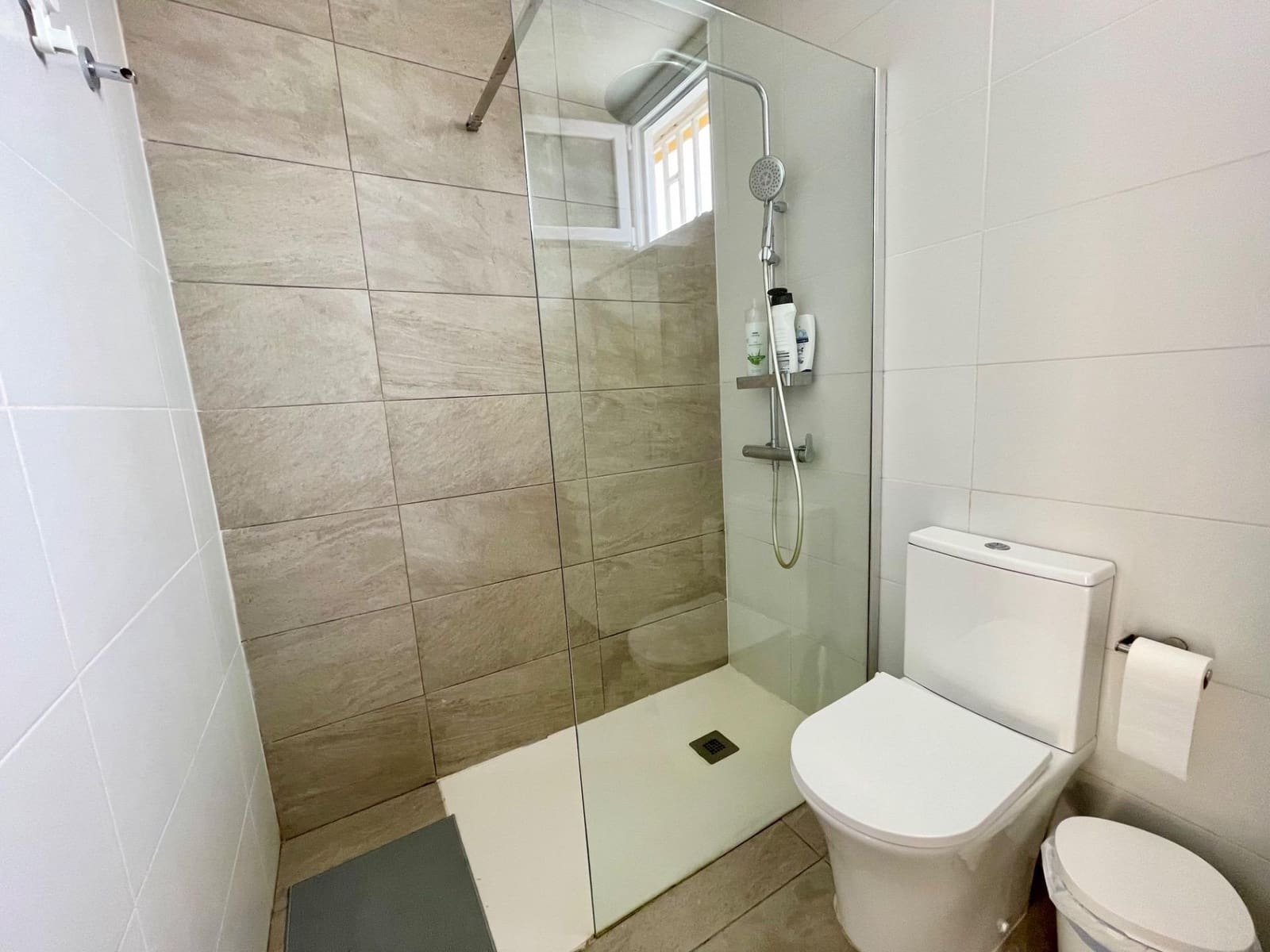 2 soverom Bungalow til leie i Playa del Ingles med svømmebasseng garasje - € 1 300 (Ref: 10081387)