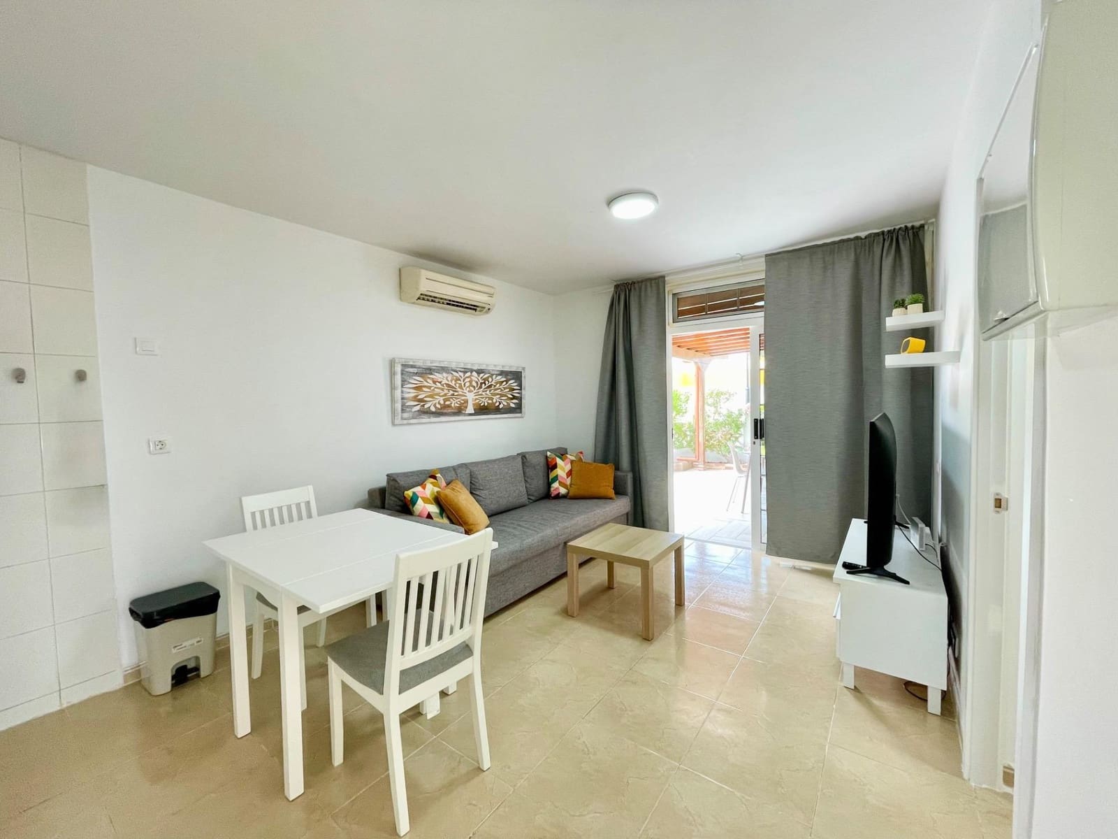 2 soverom Bungalow til leie i Playa del Ingles med svømmebasseng garasje - € 1 300 (Ref: 10081387)