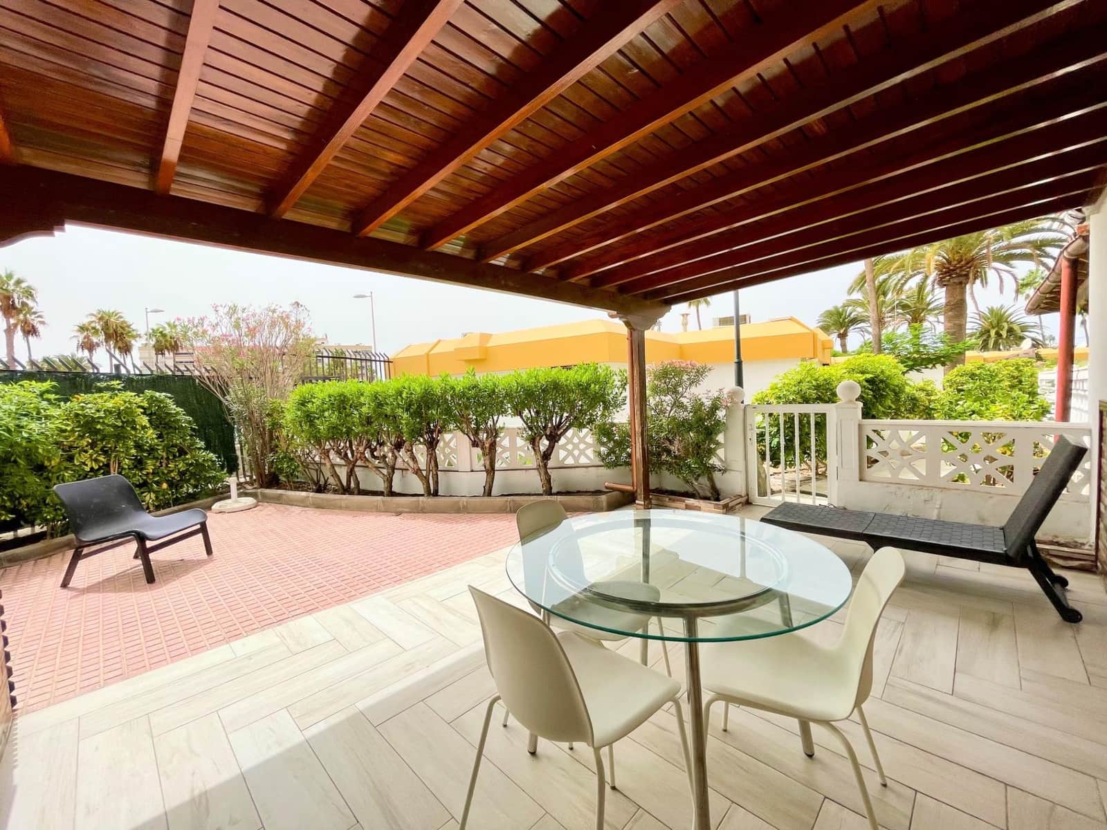2 soverom Bungalow til leie i Playa del Ingles med svømmebasseng garasje - € 1 300 (Ref: 10081387)