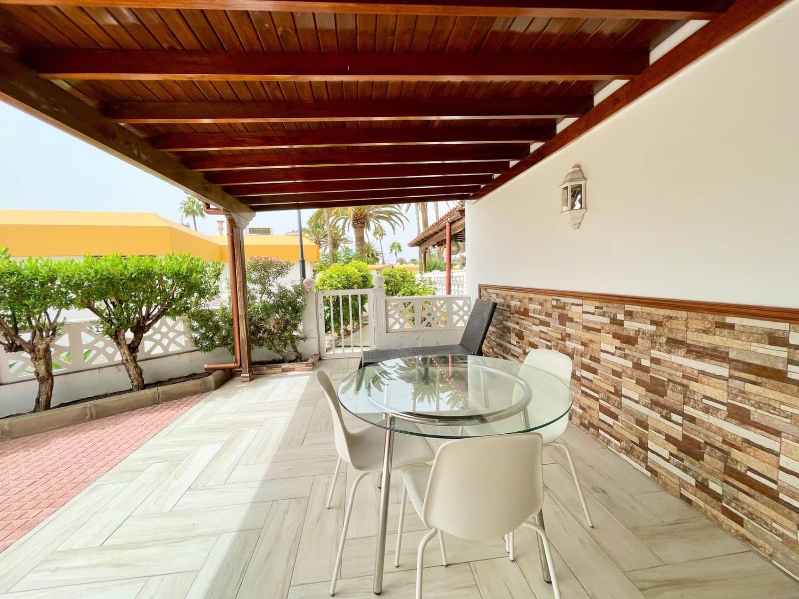 2 soverom Bungalow til leie i Playa del Ingles med svømmebasseng garasje - € 1 300 (Ref: 10081387)