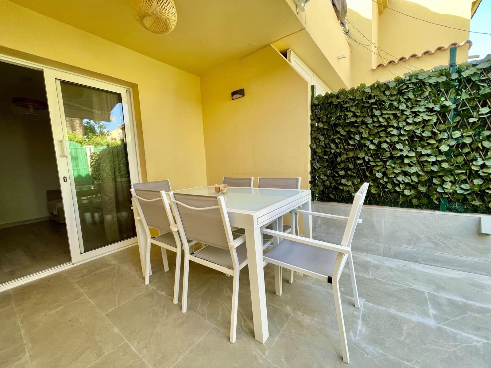 1 Zimmer Apartment zu vermieten in Sonneland mit Pool - 1.200 € (Ref: 8038079)