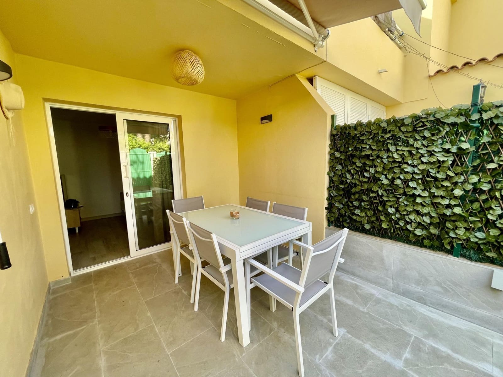 1 Zimmer Apartment zu vermieten in Sonneland mit Pool - 1.200 € (Ref: 8038079)