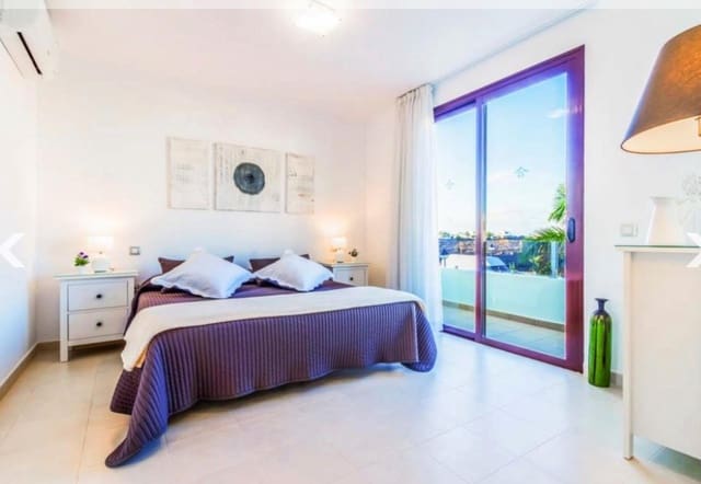 3 soverom Villa til salgs i Playa Blanca, Yaiza med svømmebasseng - € 597 400 (Ref: 8423462)