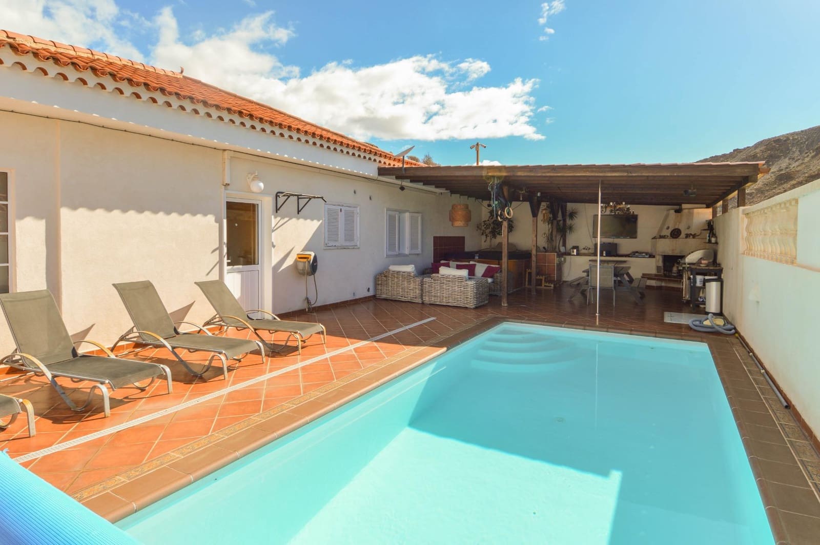 5 Zimmer Villa zu verkaufen in Mogan mit Pool Garage - 795.000 € (Ref: 8757932)
