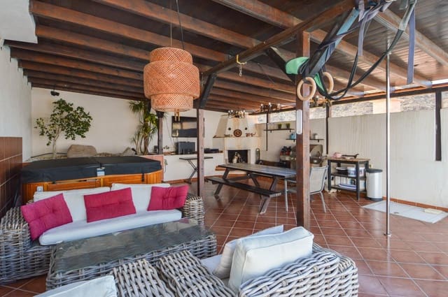 5 Zimmer Villa zu verkaufen in Mogán mit Pool Garage - 795.000 € (Ref: 8757932)