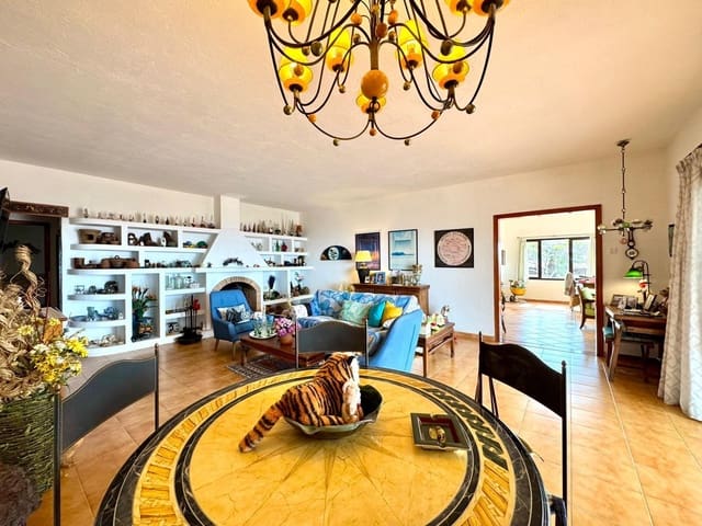 Chalet de 3 habitaciones en Yaiza en venta con garaje - 920.000 € (Ref: 9602794)