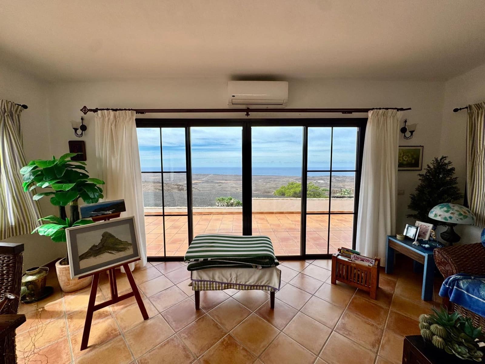 Chalet de 3 habitaciones en Yaiza en venta con garaje - 920.000 € (Ref: 9602794)