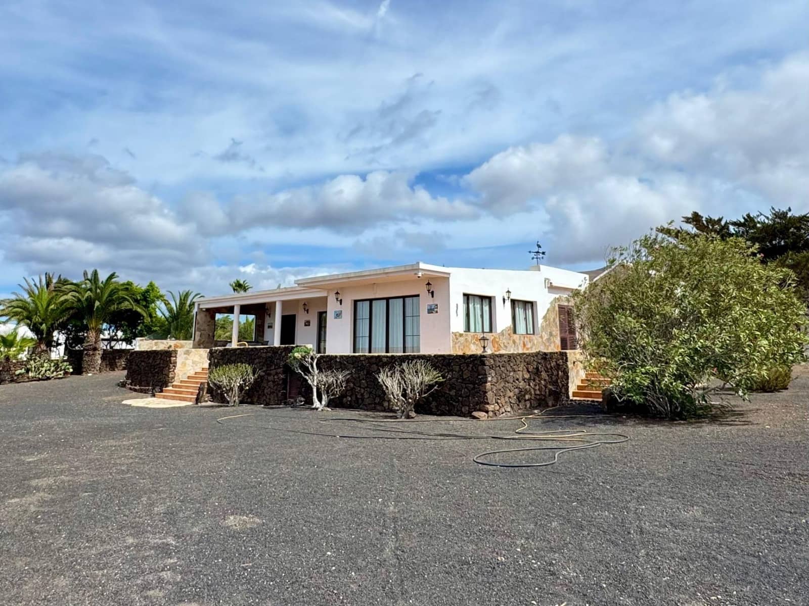 Chalet de 3 habitaciones en Yaiza en venta con garaje - 920.000 € (Ref: 9602794)