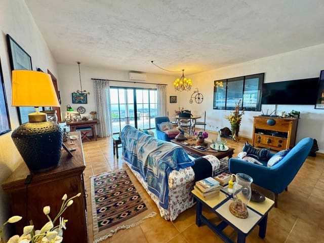 Chalet de 3 habitaciones en Yaiza en venta con garaje - 920.000 € (Ref: 9602794)