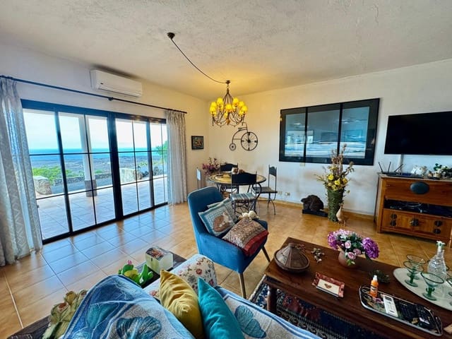 Chalet de 3 habitaciones en Yaiza en venta con garaje - 920.000 € (Ref: 9602794)