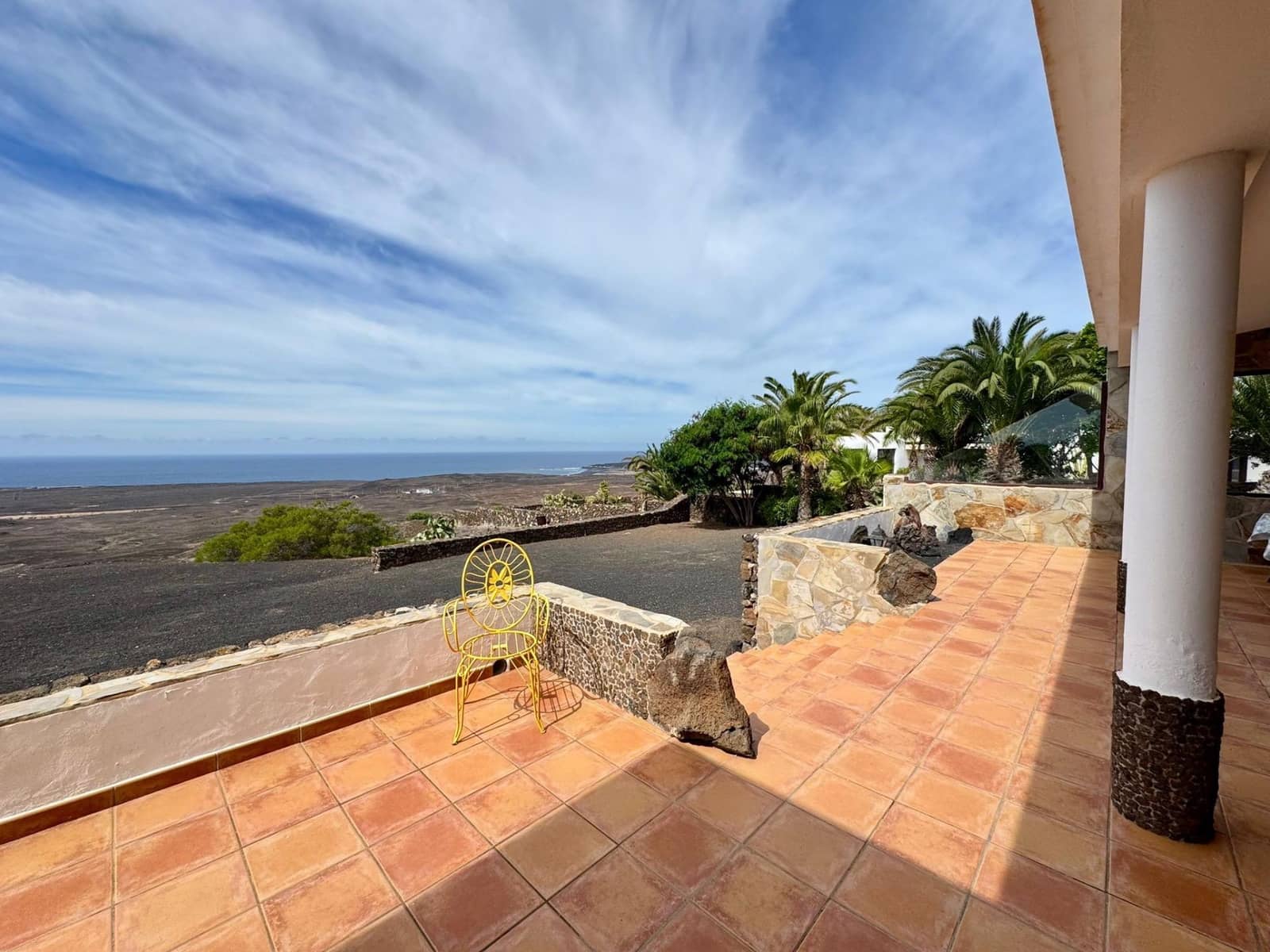 Chalet de 3 habitaciones en Yaiza en venta con garaje - 920.000 € (Ref: 9602794)