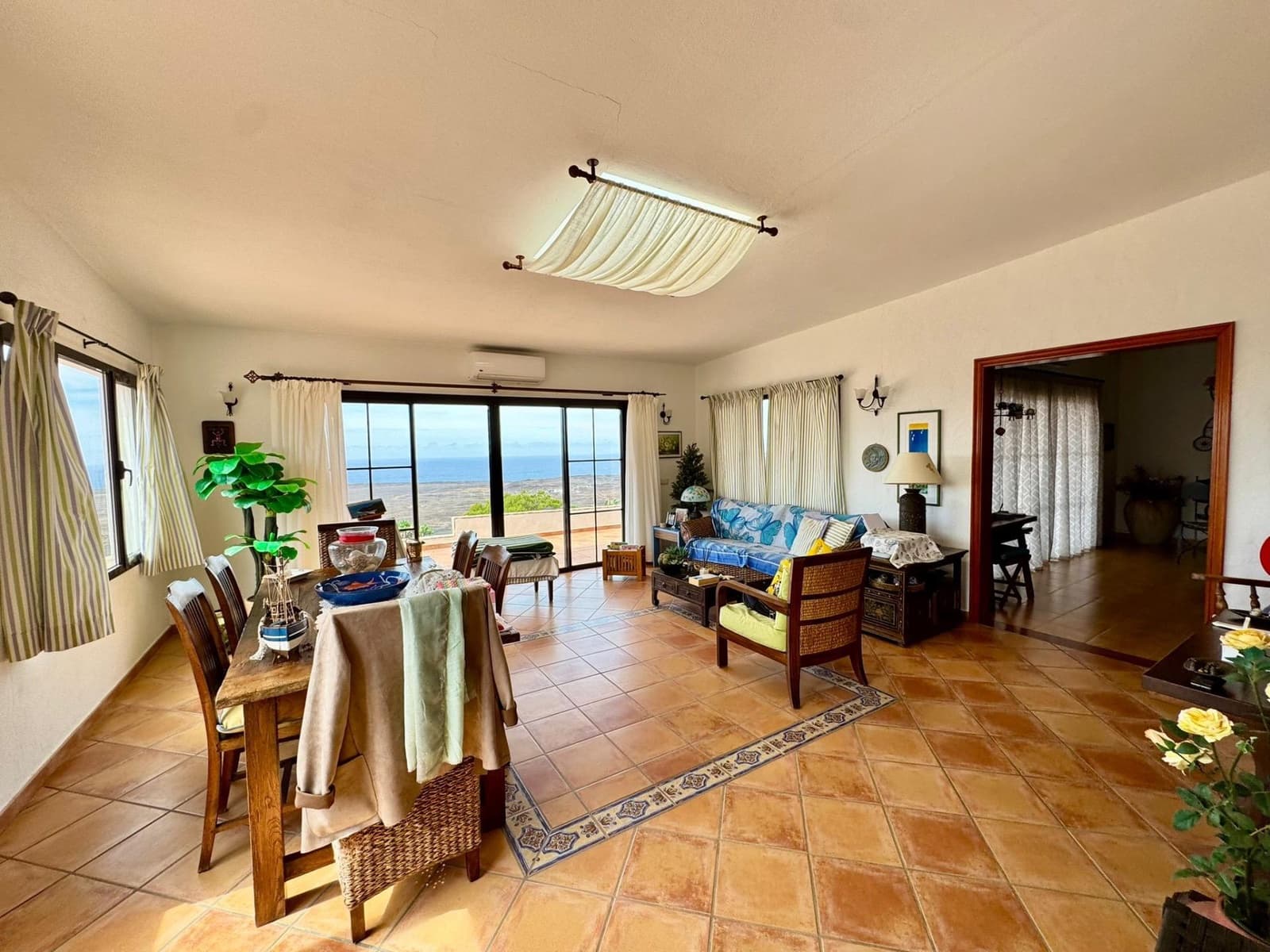 Chalet de 3 habitaciones en Yaiza en venta con garaje - 920.000 € (Ref: 9602794)