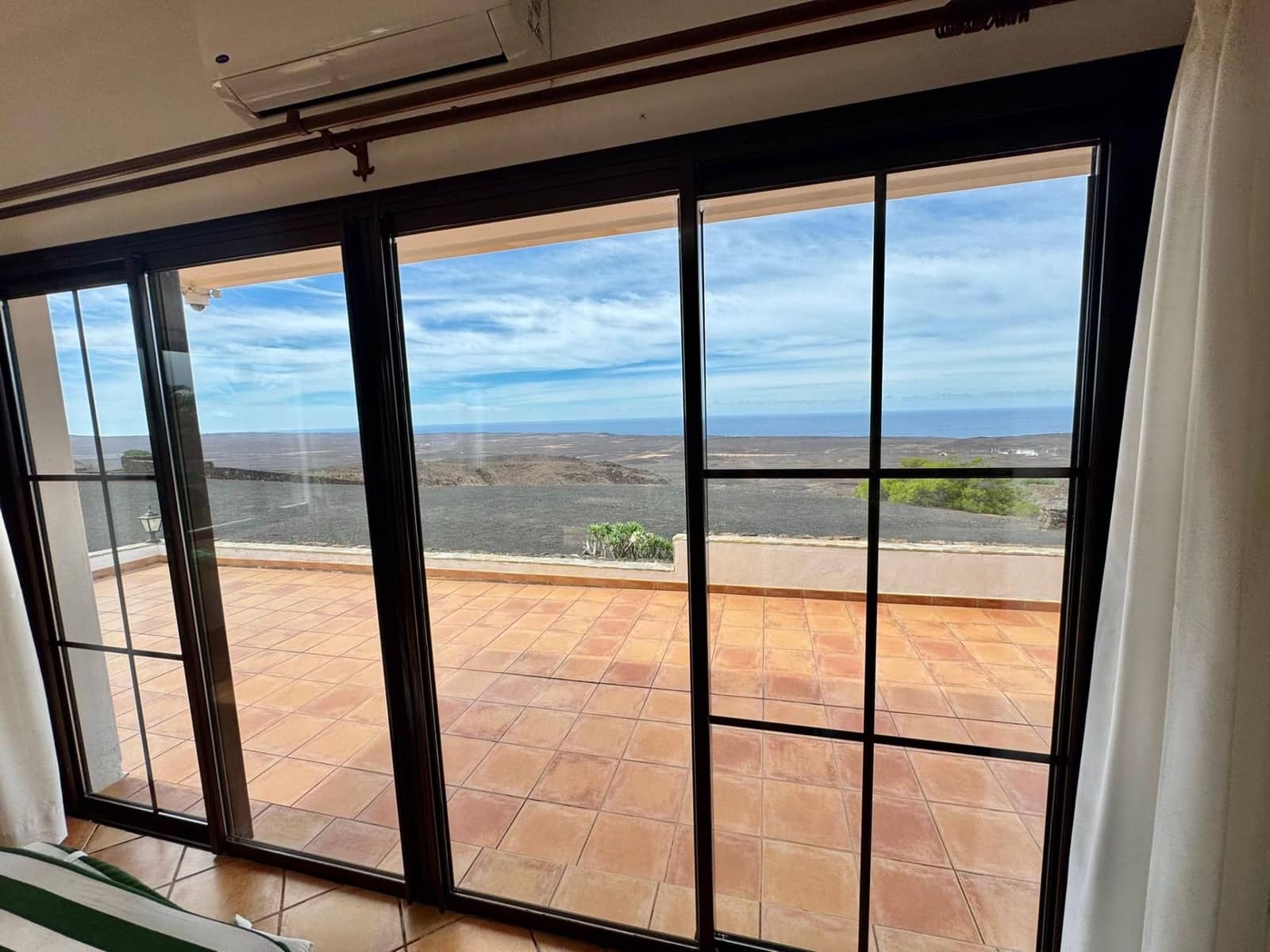 Chalet de 3 habitaciones en Yaiza en venta con garaje - 920.000 € (Ref: 9602794)