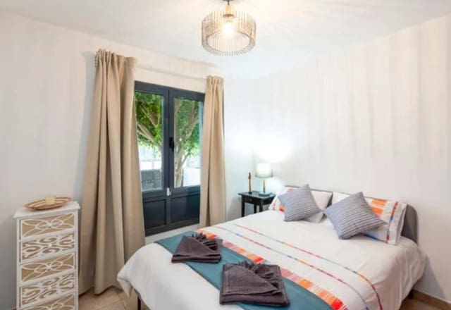 Chalet de 3 habitaciones en Playa Blanca, Yaiza en venta con piscina - 460.000 € (Ref: 9602798)