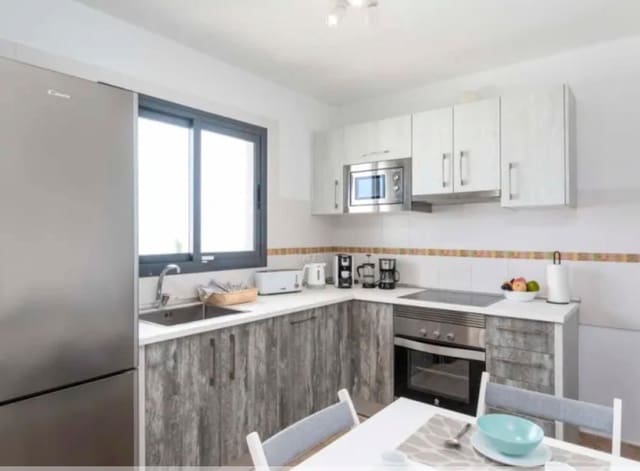 Chalet de 3 habitaciones en Playa Blanca, Yaiza en venta con piscina - 460.000 € (Ref: 9602798)