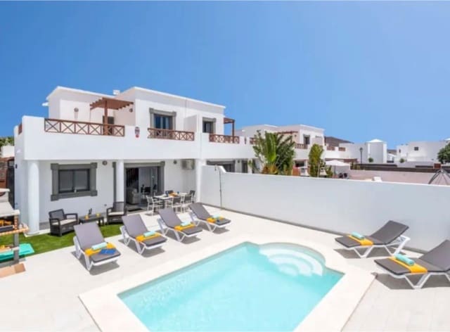 Chalet de 3 habitaciones en Playa Blanca, Yaiza en venta con piscina - 460.000 € (Ref: 9602798)