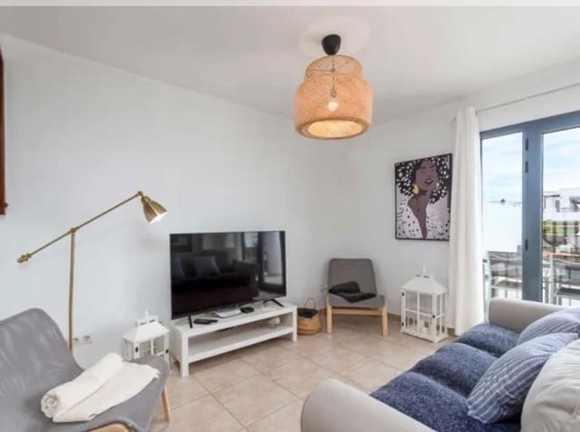 Chalet de 3 habitaciones en Playa Blanca, Yaiza en venta con piscina - 460.000 € (Ref: 9602798)