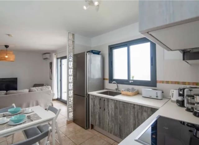 Chalet de 3 habitaciones en Playa Blanca, Yaiza en venta con piscina - 460.000 € (Ref: 9602798)