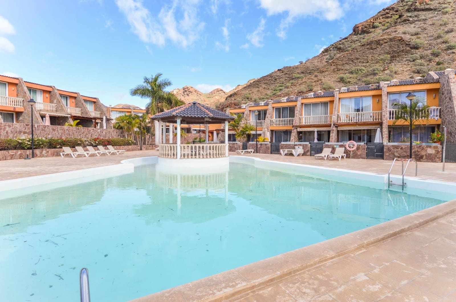 2 slaapkamer Appartement te koop in Mogan met zwembad garage - € 380.000 (Ref: 9602799)